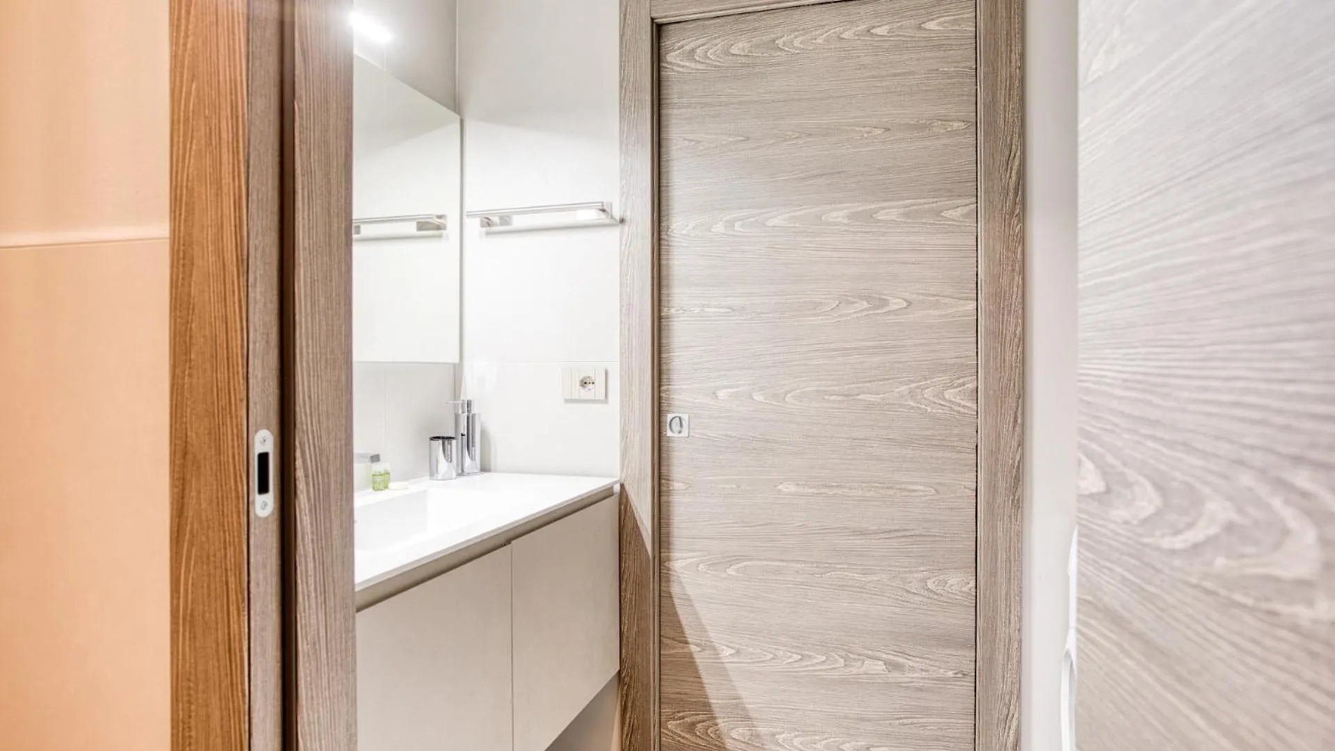 Daire Easylife - Eleganza Moderna Vicino A City Life Milano
