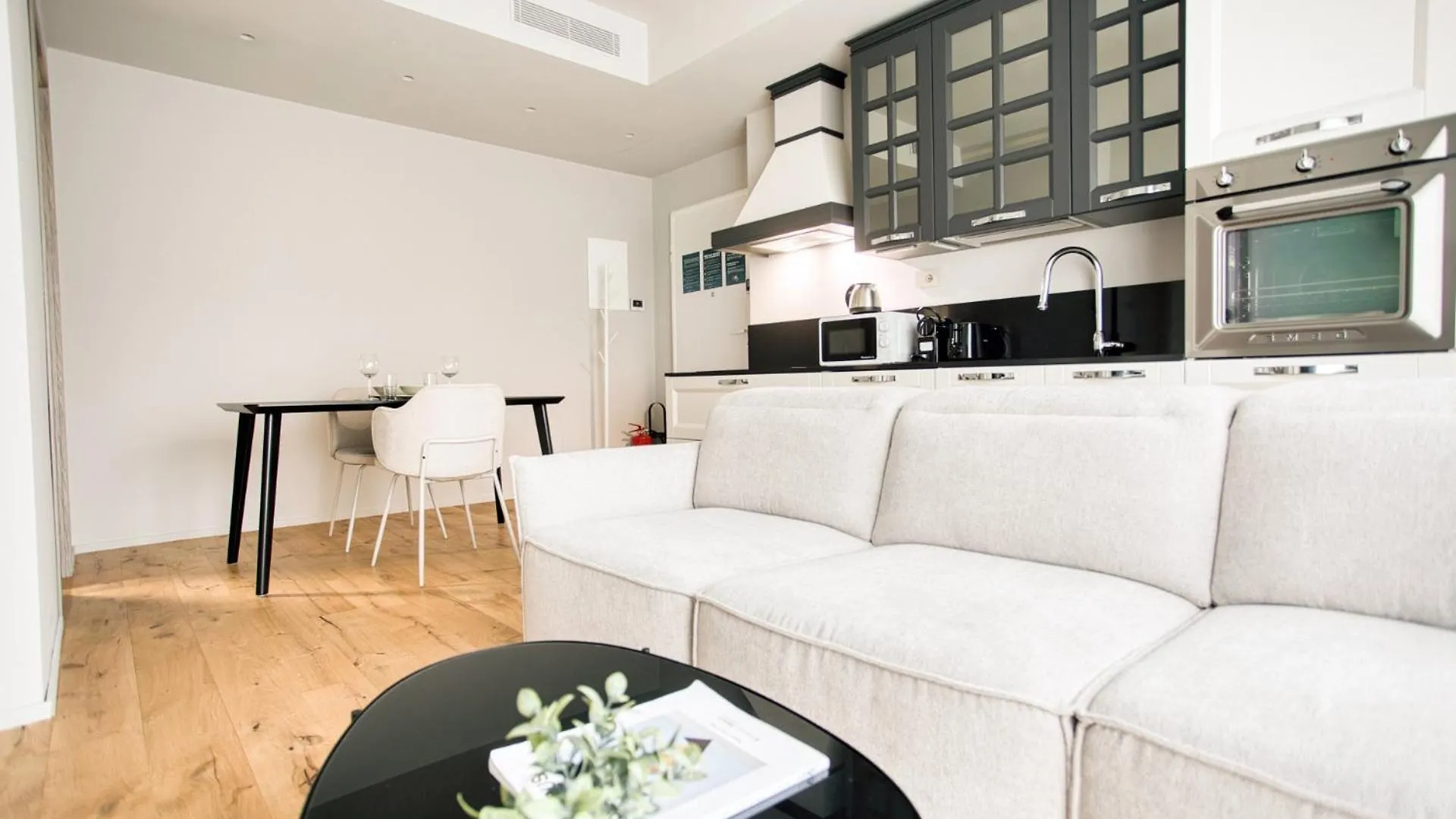 Lägenhet Easylife - Eleganza Moderna Vicino A City Life Milano